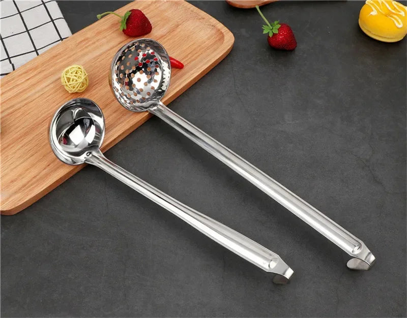 Durable soup ladle – long handle, big round scoop, ideal for kitchen and buffet use.