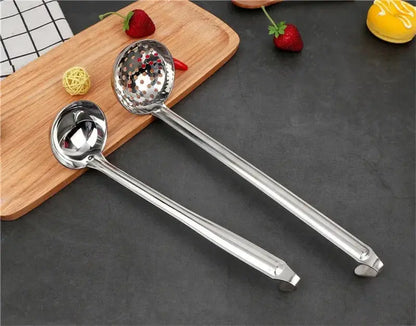 Durable soup ladle – long handle, big round scoop, ideal for kitchen and buffet use. A breathe of home