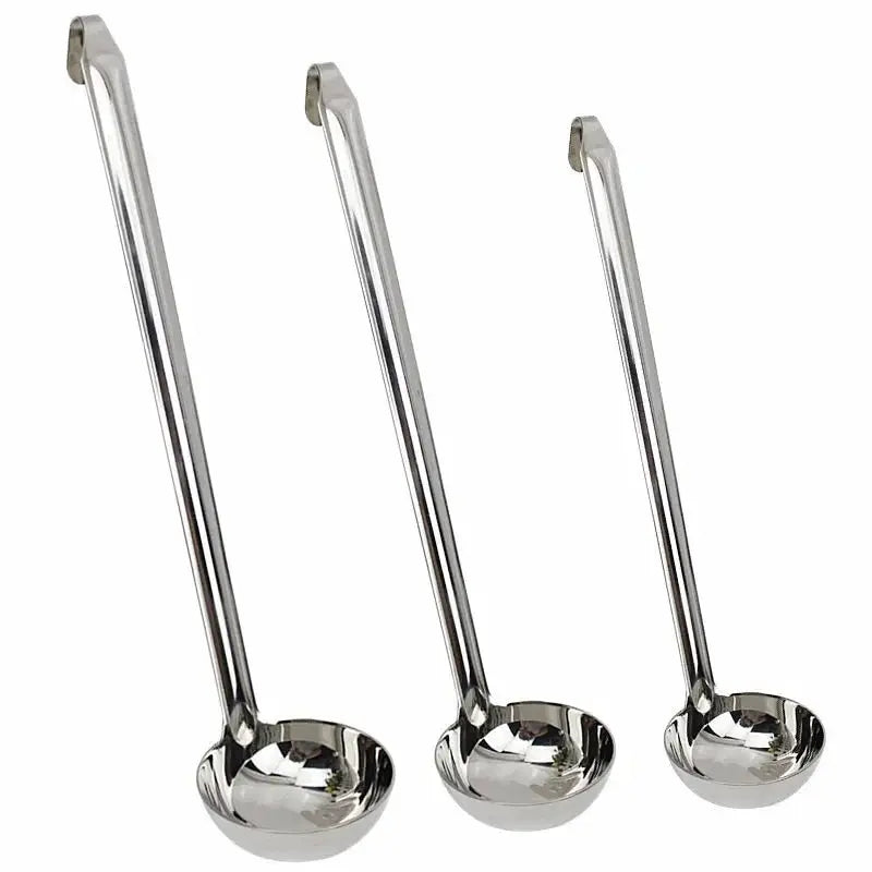 Durable soup ladle – long handle, big round scoop, ideal for kitchen and buffet use. A breathe of home