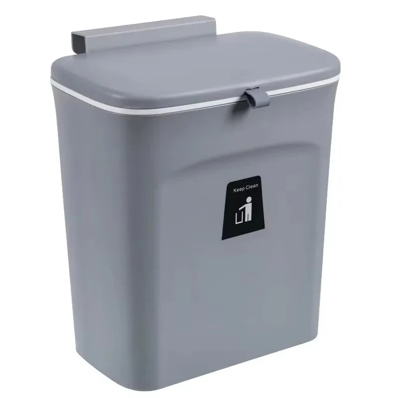 Space-saving kitchen bin with lid – hangs on cabinet door or wall. Ideal for trash and recycling.