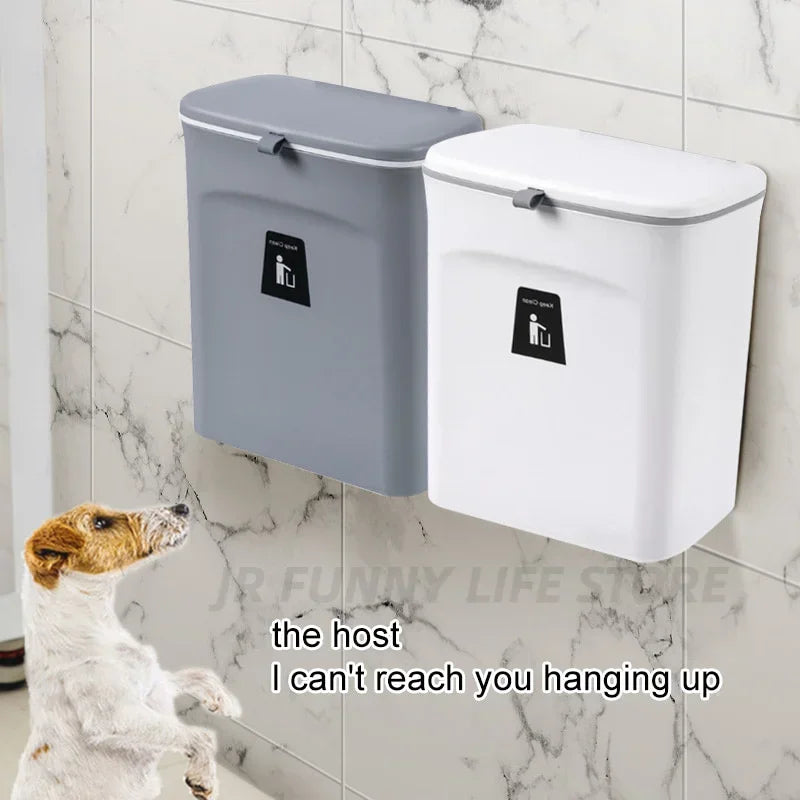Space-saving kitchen bin with lid – hangs on cabinet door or wall. Ideal for trash and recycling.