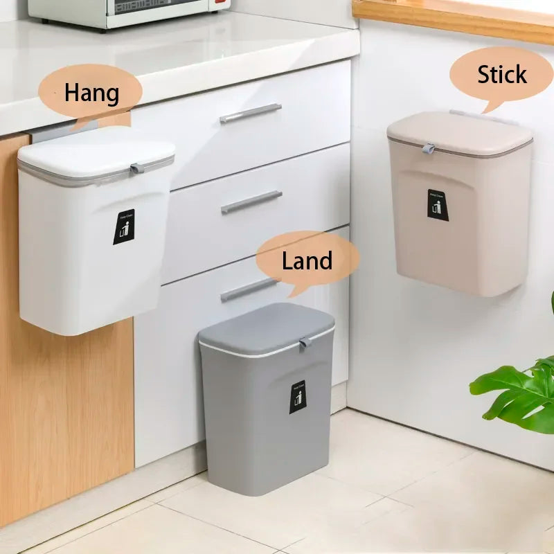 Space-saving kitchen bin with lid – hangs on cabinet door or wall. Ideal for trash and recycling.